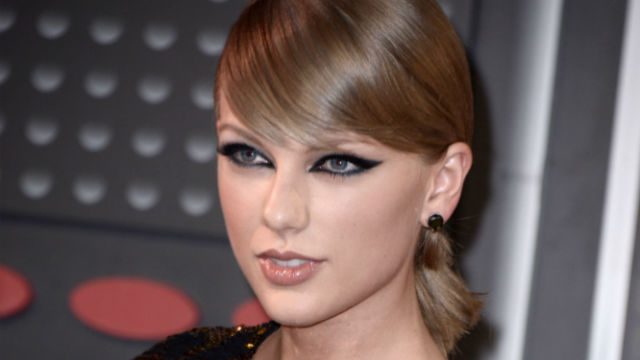 Taylor Swift sues radio host for groping