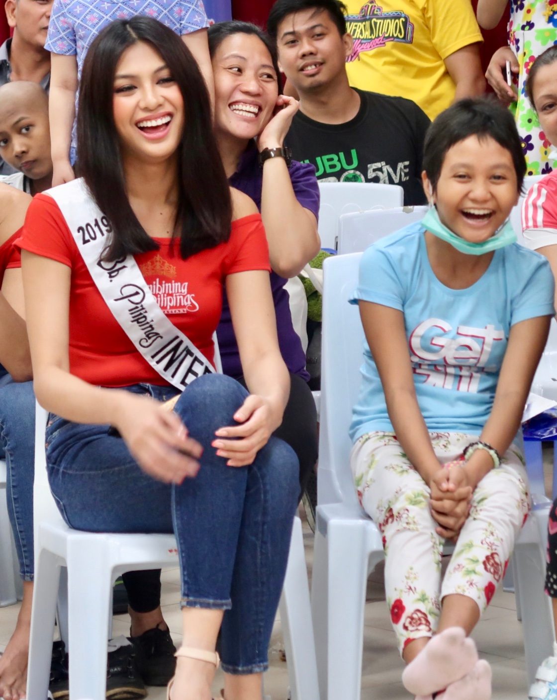 LAUGHTER. Bb Pilipinas International Patch Magtanong and the kids enjoy the entertainment at the hospital. 