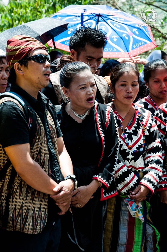REMEMBERING. At the burial grounds where Lang Dulay was interred, members of her tribe sang one last time for her 