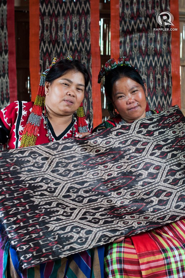 LEGACY. Anita (left) and Noemi display one of the last designs created by Lang Dulay before she died. The tnalak cloth bore the master’s woven signature 
