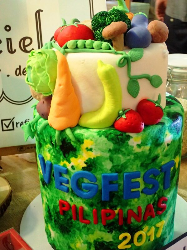 PARTY CAKE. Delicielo designs and bakes gorgeous cakes for celebrations like birthdays and weddings. 