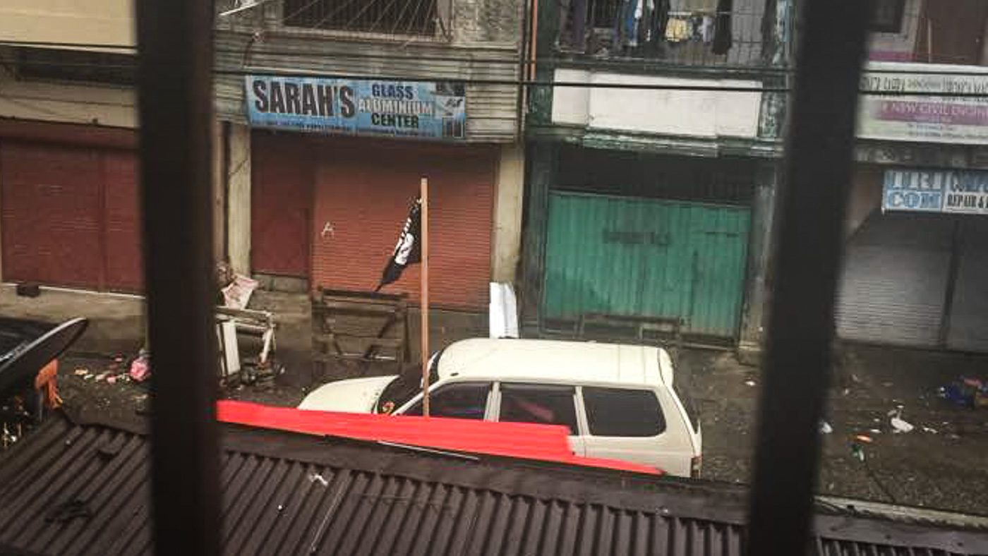 Maute Group waves ISIS black flag on Marawi streets