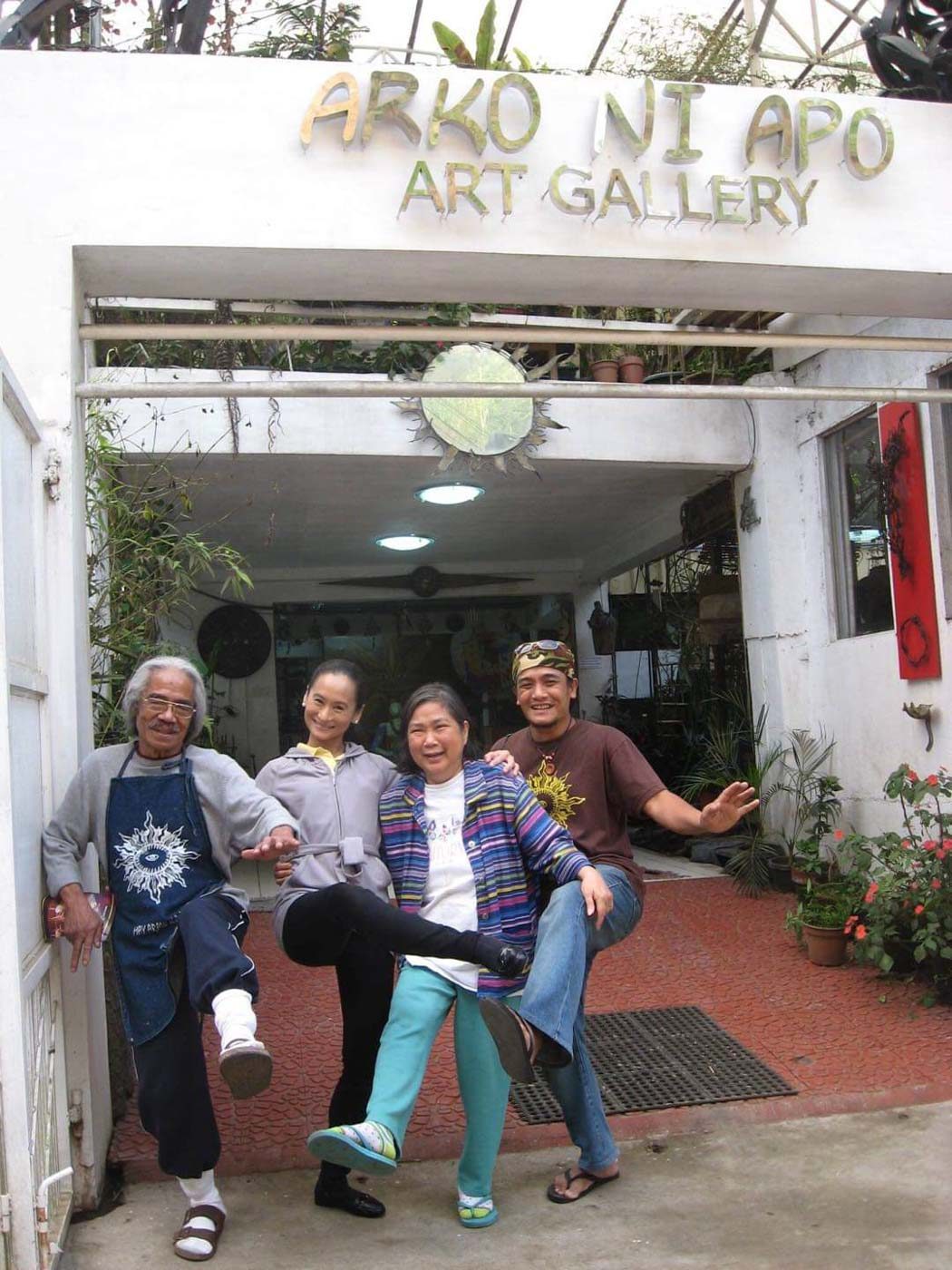 Benhur on the left with Lisa Macuja-Elizalde, wife Lolit and son Bumbo. Photo courtesy of Bumbo Villanueva 