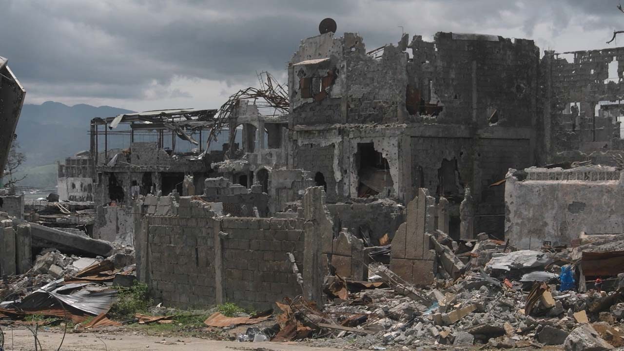 DESTRUCTION. The siege by ISIS-backed terrorists of Marawi proves much work needs to be done by the region on counter-terrorism. Photo by Rappler  