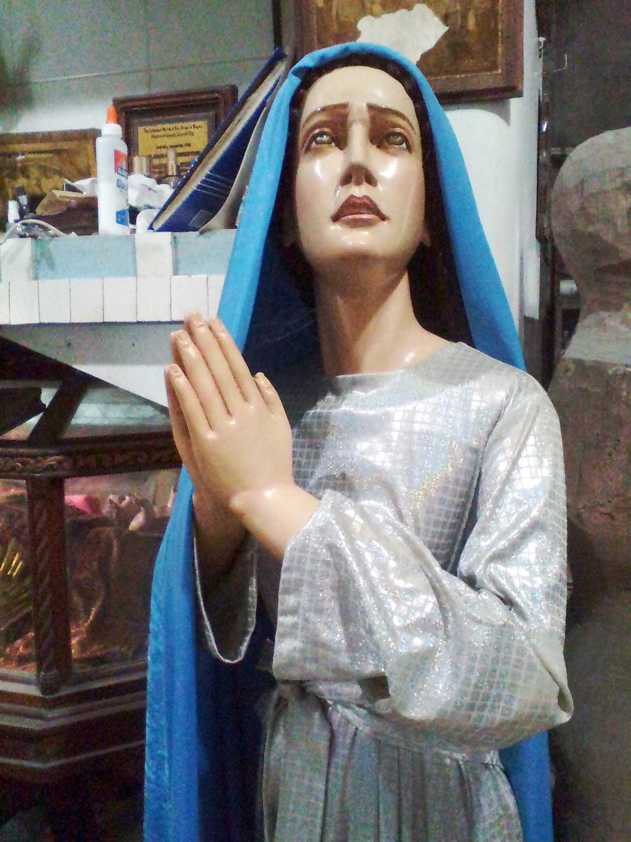EVANGELICAL WORK. The Vibars carve religious figures – such as the Virgin Mary – and use it as an opportunity to teach people about the Bible. 