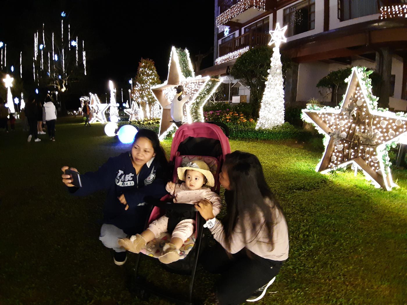 PHOTO TIME.  A family takes a selfie at the Camp John Hay Manor Hotel as they light their Christmas decorations and tree in Baguio. Photo by Mau Victa/Rappler 