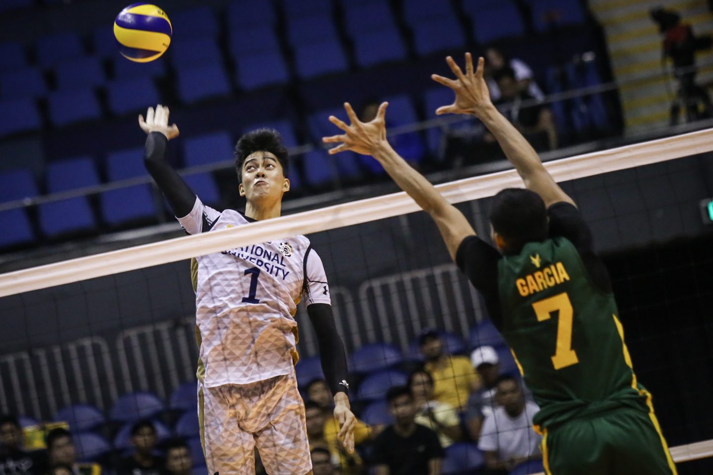 NU a win away from 2nd straight UAAP men’s volley crown