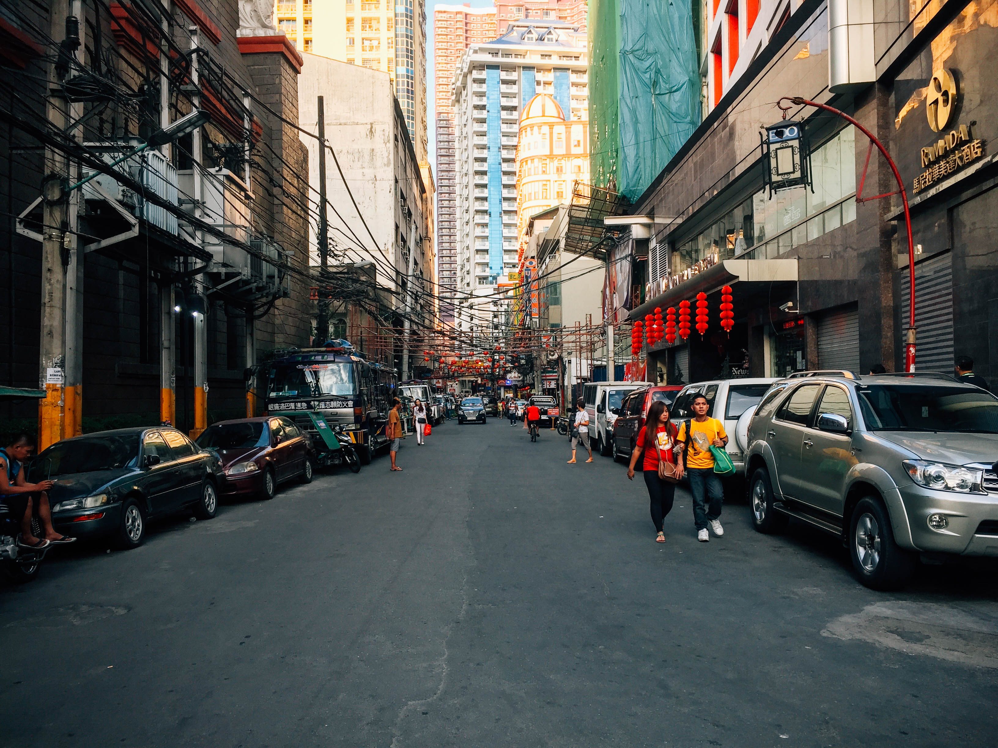 EXPLORE. There's so much to see, eat, do in Chinatown. Photo by Vernise L. Tantuco/Rappler 