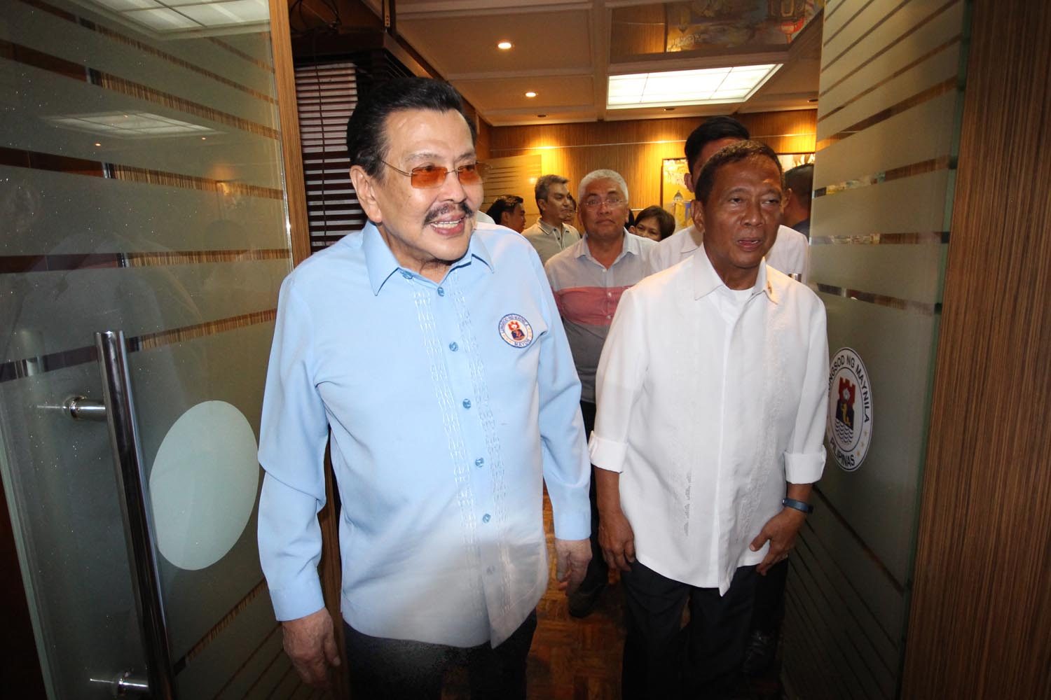 DID THEY TALK POLITICS? Vice President Jejomar Binay (right) says he had catching up to do with former President and now Manila Mayor Joseph Estrada, so he visited him at the City Hall on May 27, 2015, but does not disclose what they talked about. Photo byJoel Leporada/Rappler 