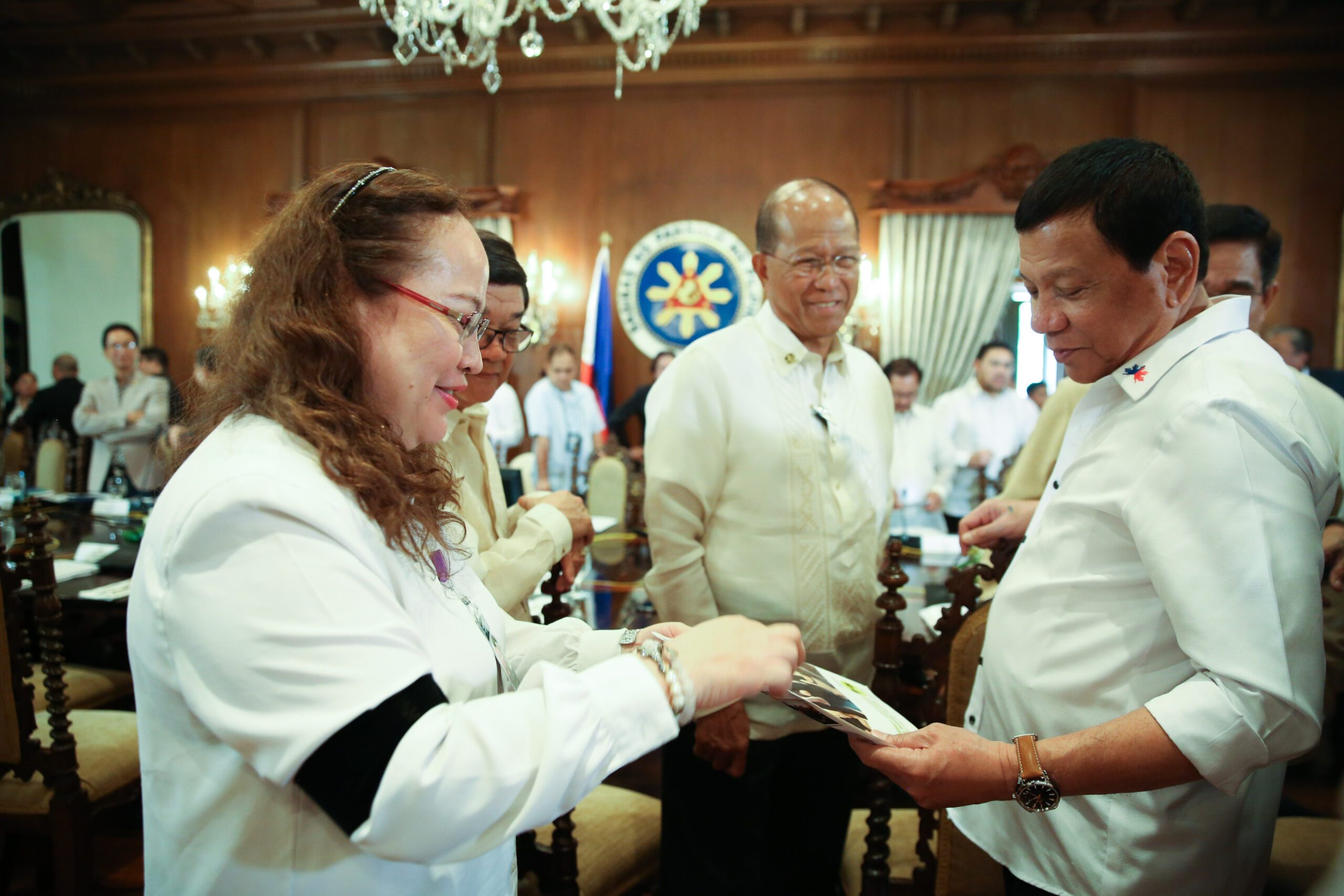 Duterte ‘mengukur perlawanan’ terhadap larangan merokok EO