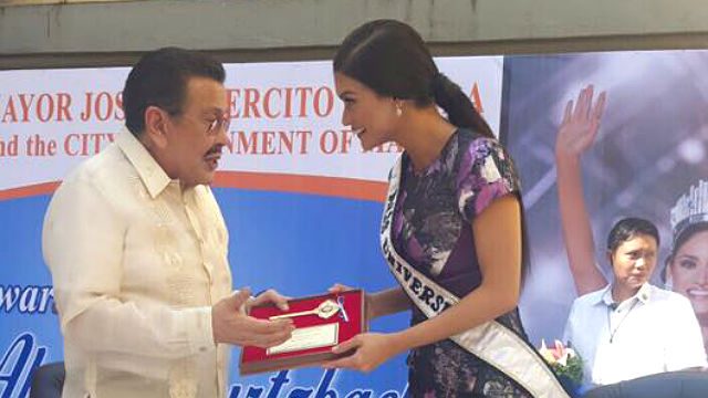 Pia Wurtzbach honored with key to the city of Manila