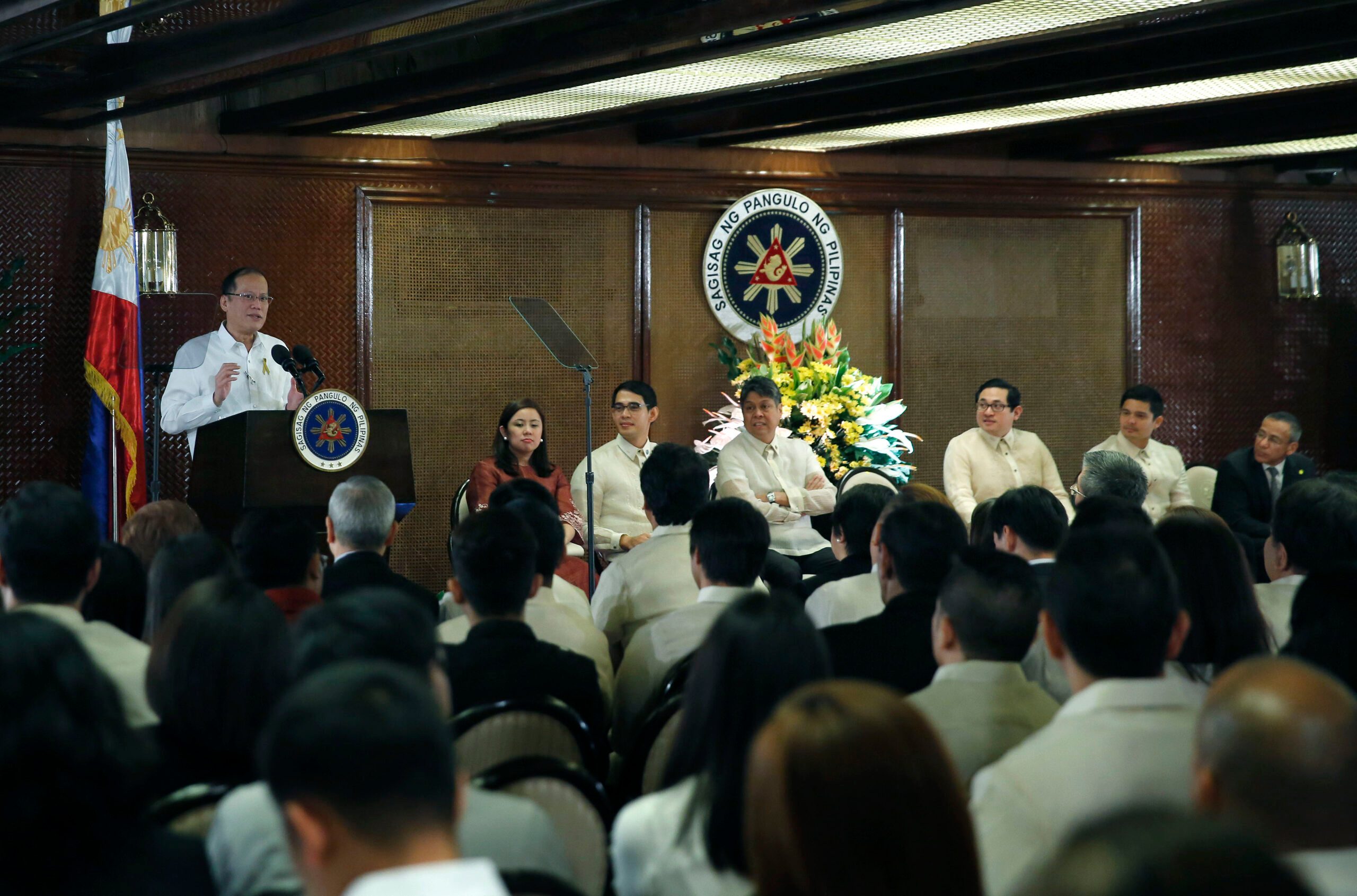 Business group slams calls for Aquino resignation