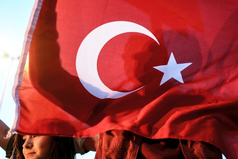 Erdogan wins Turkey referendum as opposition cries foul