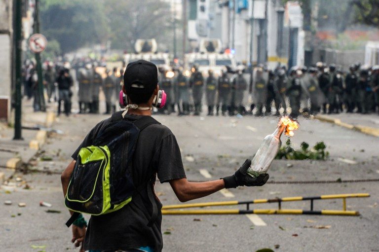 New Venezuela clashes as Maduro seeks help in Cuba