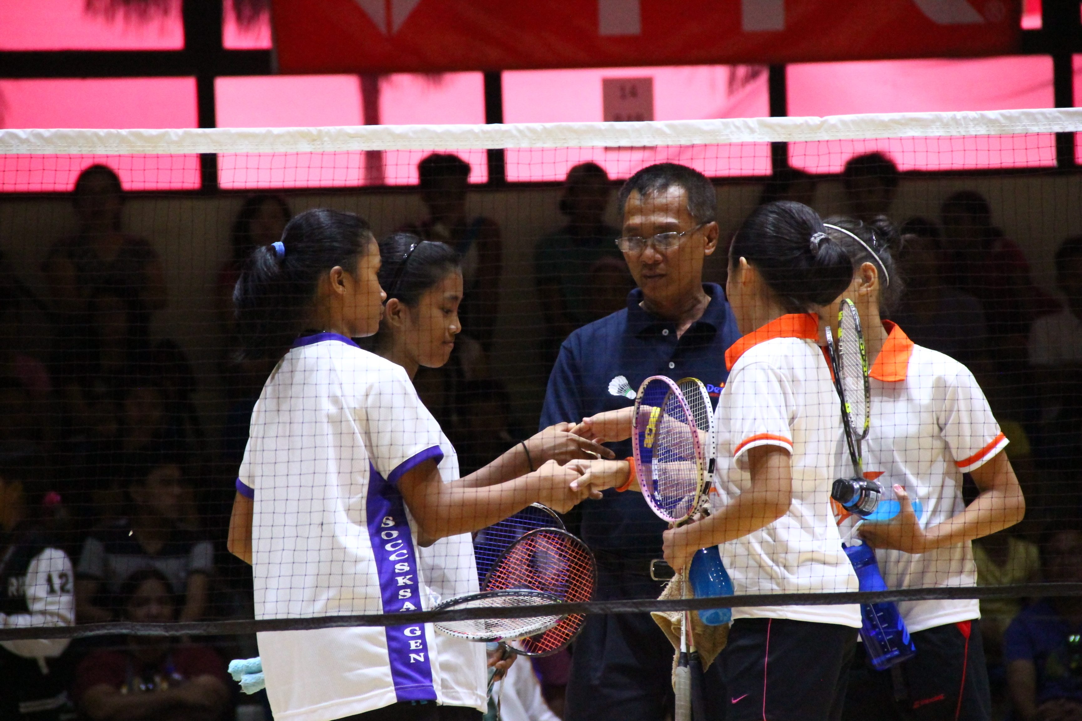 Team Soccsksargen and NMRAA exchange pleasantries after exciting match. Photo by Elaine Magistrado/Rappler 