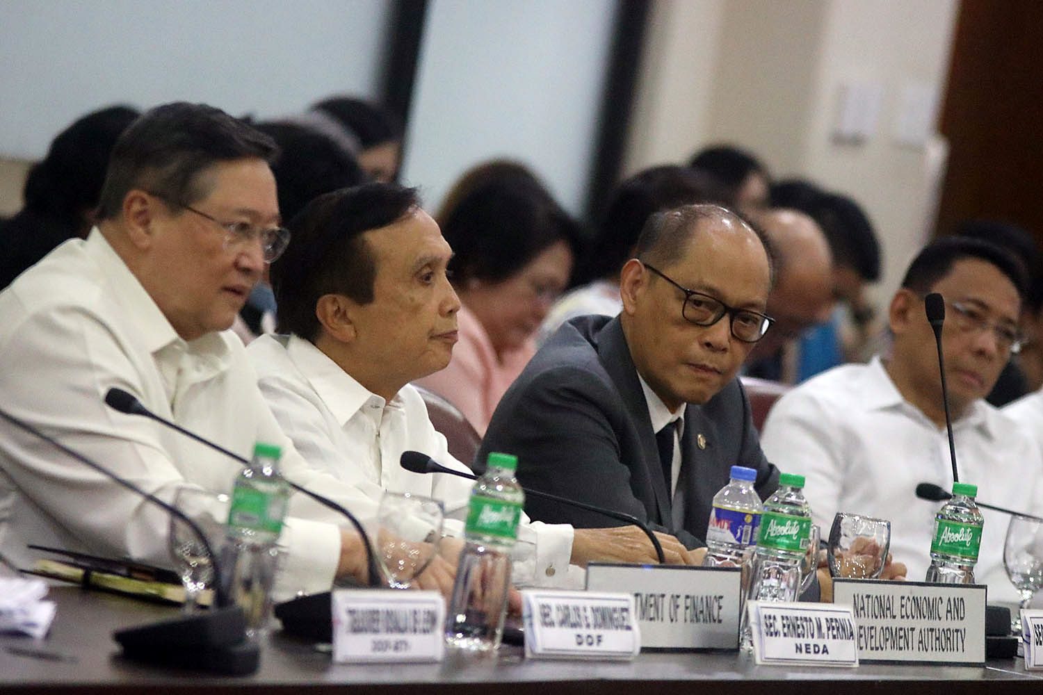 Recto defends Duterte economic team on federalism