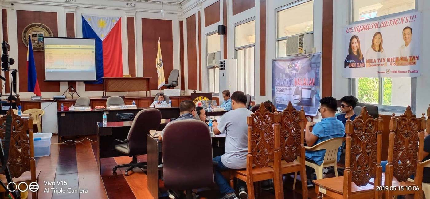 SAMAR CANVASSING OF VOTES. The area in the provincial capitol where the canvassing of votes is held. The controversial poster is on the right side of the hall. Photo by Jazmin Bonifacio/Rappler 