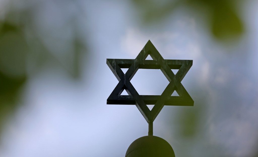 2 dead as German synagogue targeted in Yom Kippur attack