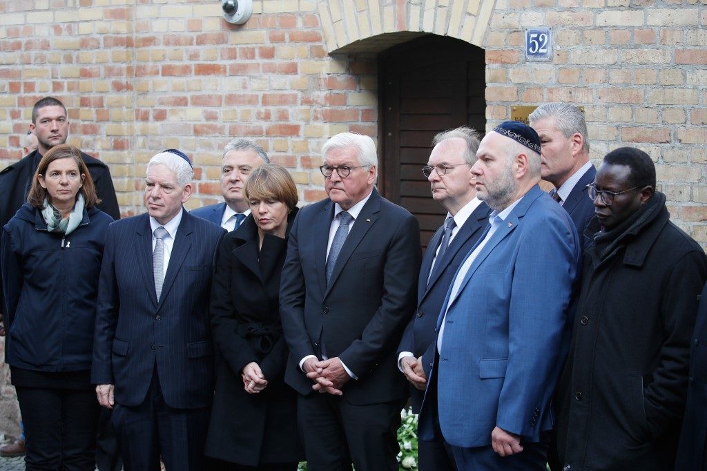 German leaders pay respects at scene of deadly anti-Semitic attack