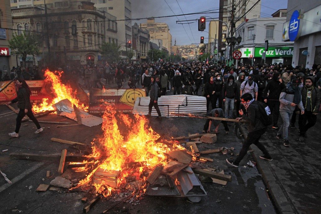 3 dead in Chile protest violence