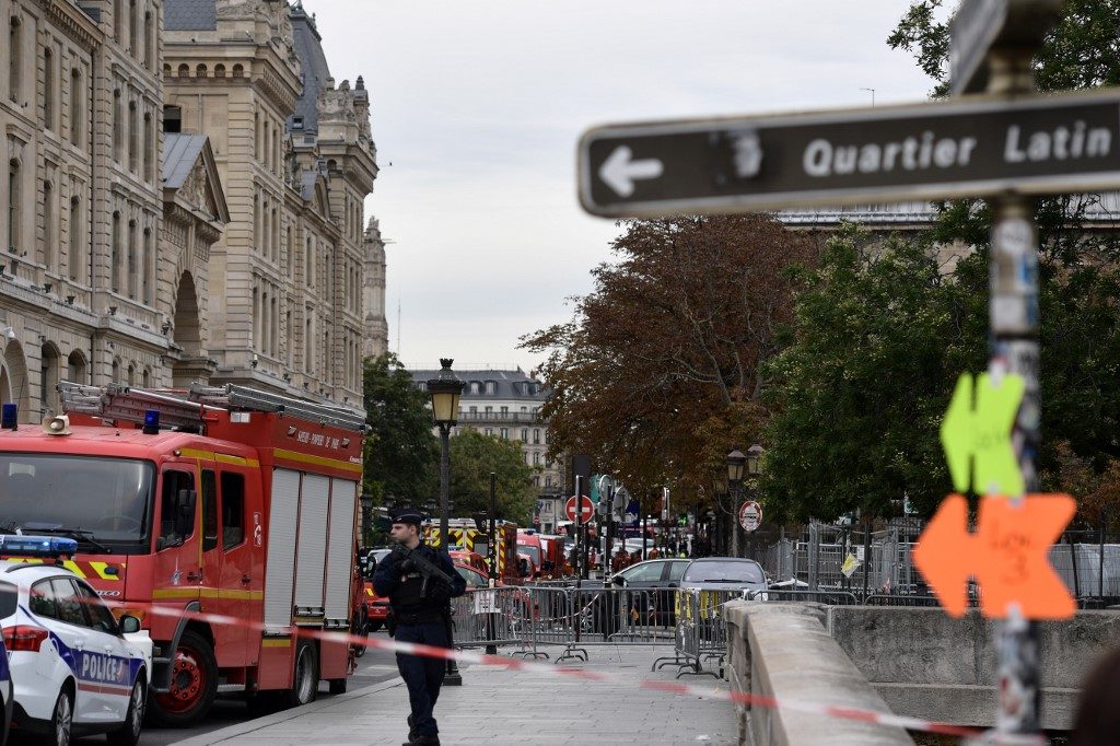 4 killed in Paris police stabbing, attacker shot dead