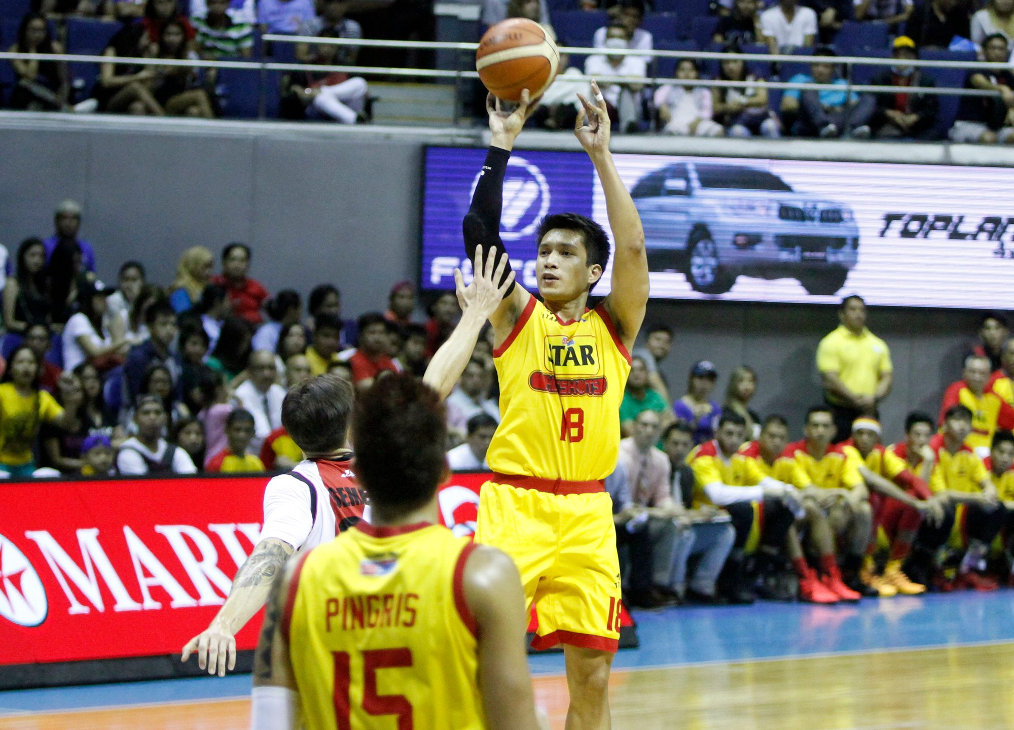 James Yap suffers calf strain in Star loss to San Miguel