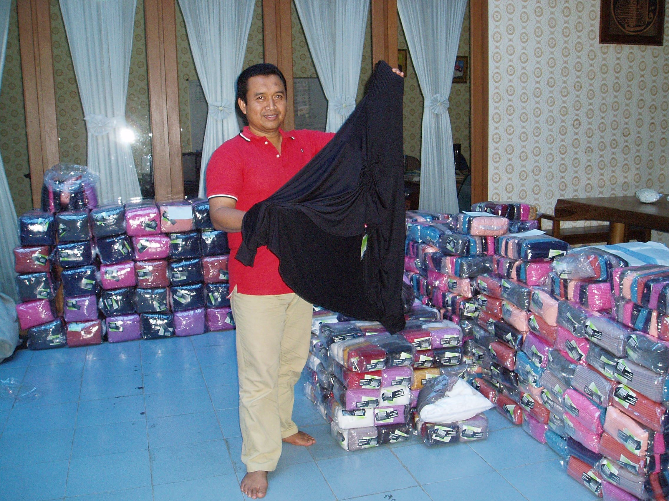 Seorang bapak di Bandung ciptakan hijab mengandung ekstrak minyak alpukat