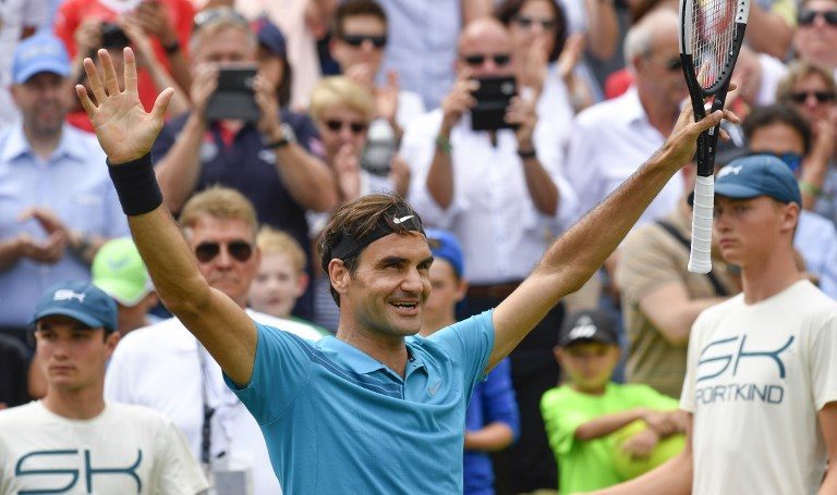 After completing century, Federer rises in rankings