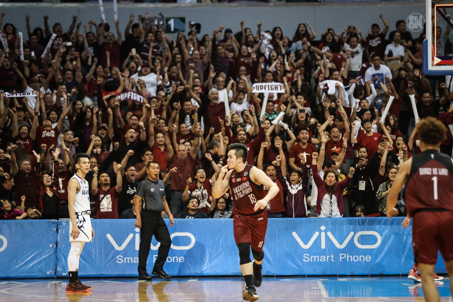 ALL OUT. The UP faithful came in droves to cheer for the gutsy Fighting Maroons. Photo by Josh Albelda/Rappler  