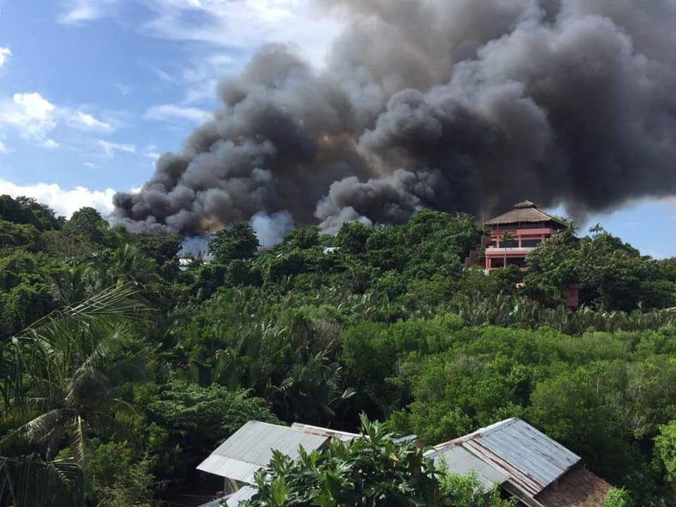 Fire razes over 100 houses in Boracay