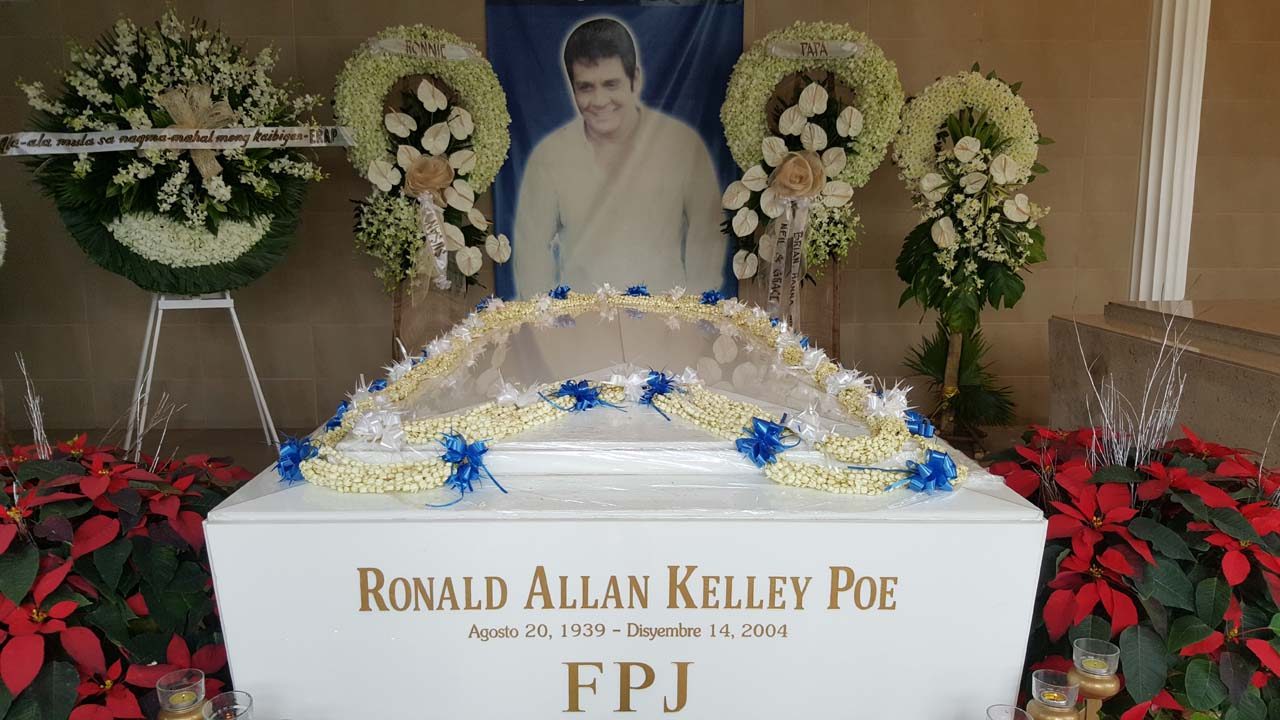 REMEMBERED. Flowers surround the crypt of the late actor Fernando Poe Jr on his death anniversary. Photo by Eloisa Lopez/Rappler 
