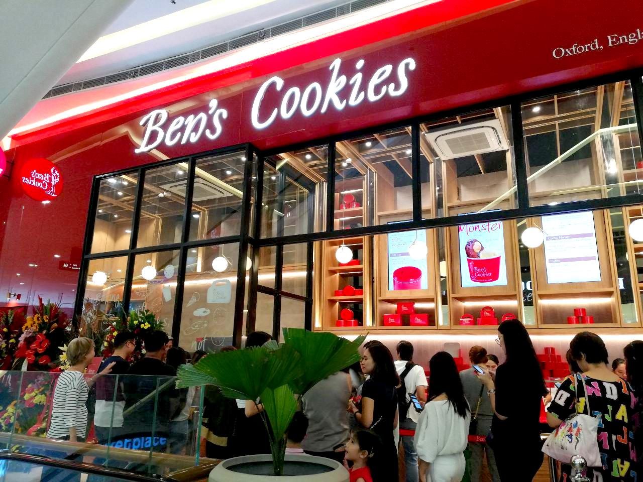 THE PODIUM. Ben's Cookies first branch in the Philippines is located at the ground floor of The Podium Mall. Photo by Steph Arnaldo/Rappler 