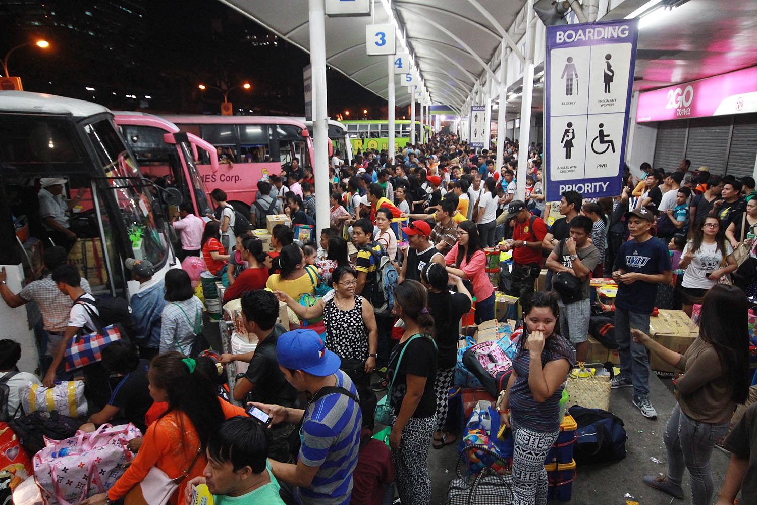 LONGER WAIT. Some of these passengers spend time at the bus terminal for nearly 24 hours, still hoping to get a ride home. Photo by Joel Liporada/Rappler  