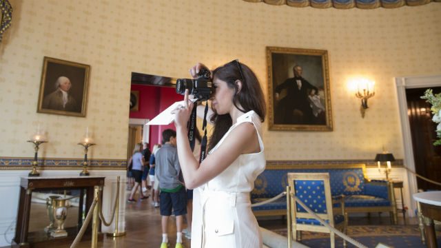 Ban lifted on photos during White House tours