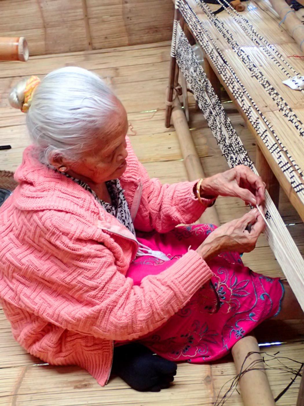 LIVING TRADITION. At over 90 years old, Bai Yabing Masalon-Dulo continues to design tabih.

 