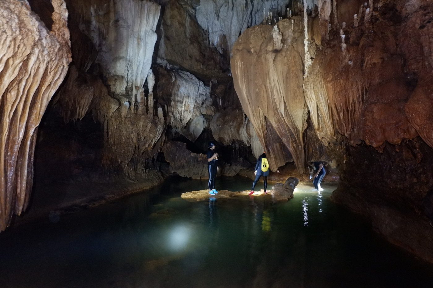 DIVERSITY. Capisaan Cave has an interesting diversity of stalactites, stalagmites, and other formations. Paula Anntoneth O 