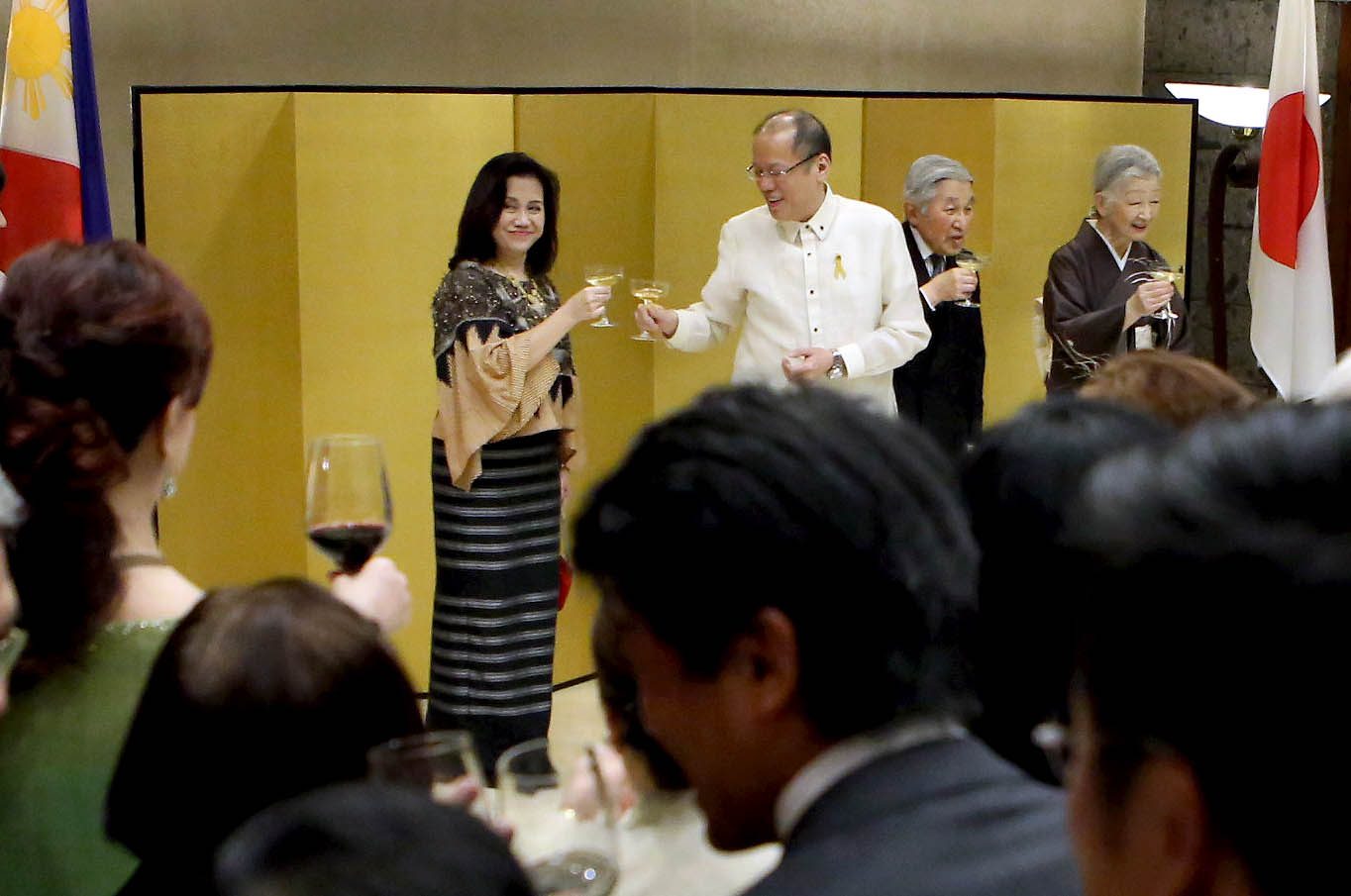 The President, together with Emperor and Empress Akihito and Pinky Abellada, the president's sister, proposed a toast at the start of the reception party. Photo by Gil Nartea/Malacanang Photo Bureau 