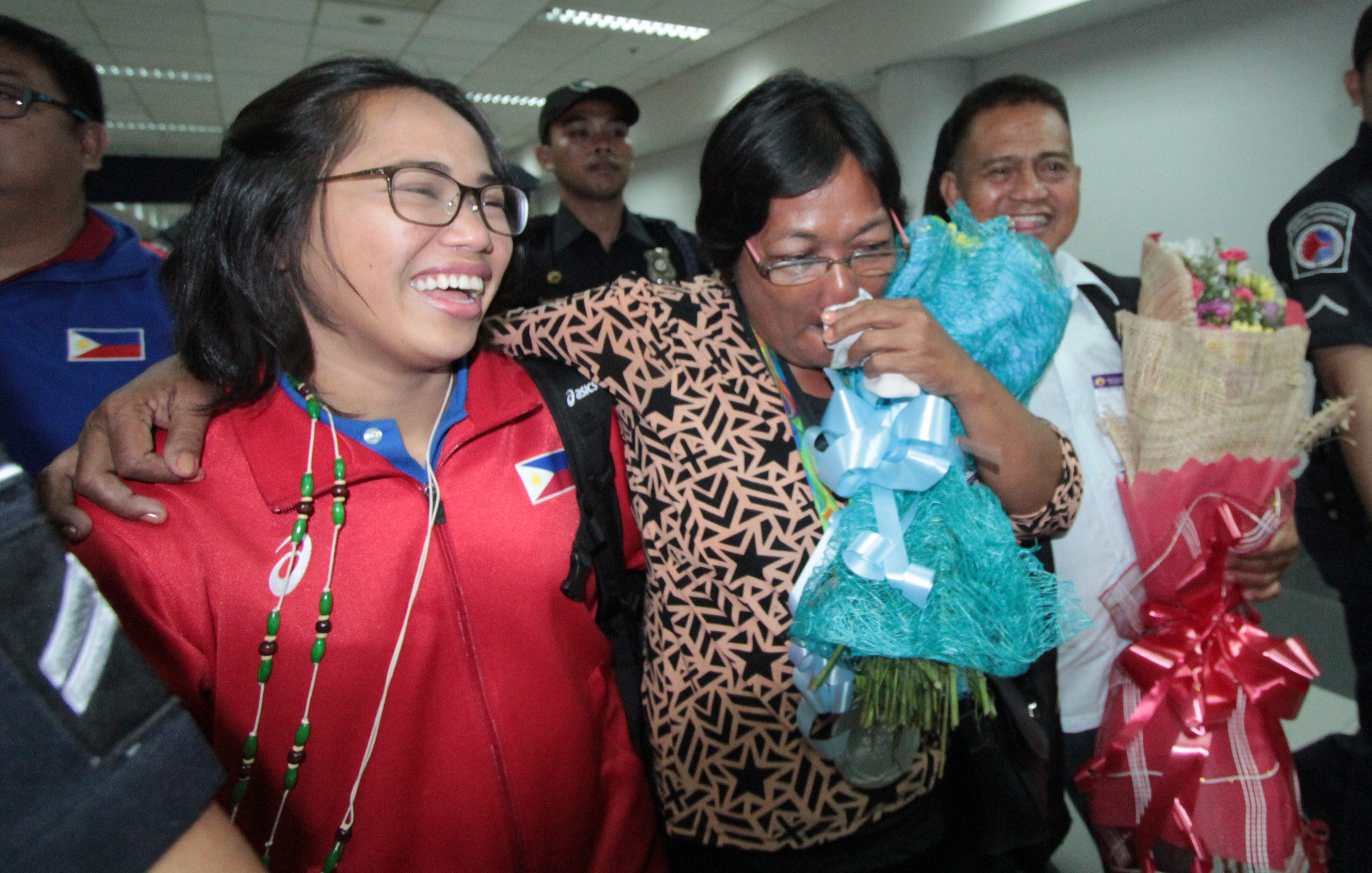 GREAT TIMES. Hidilyn Diaz (in red), seen here with her mom, has returned to the Philippines. Photo by Jedwin M Llobrera/Rappler  