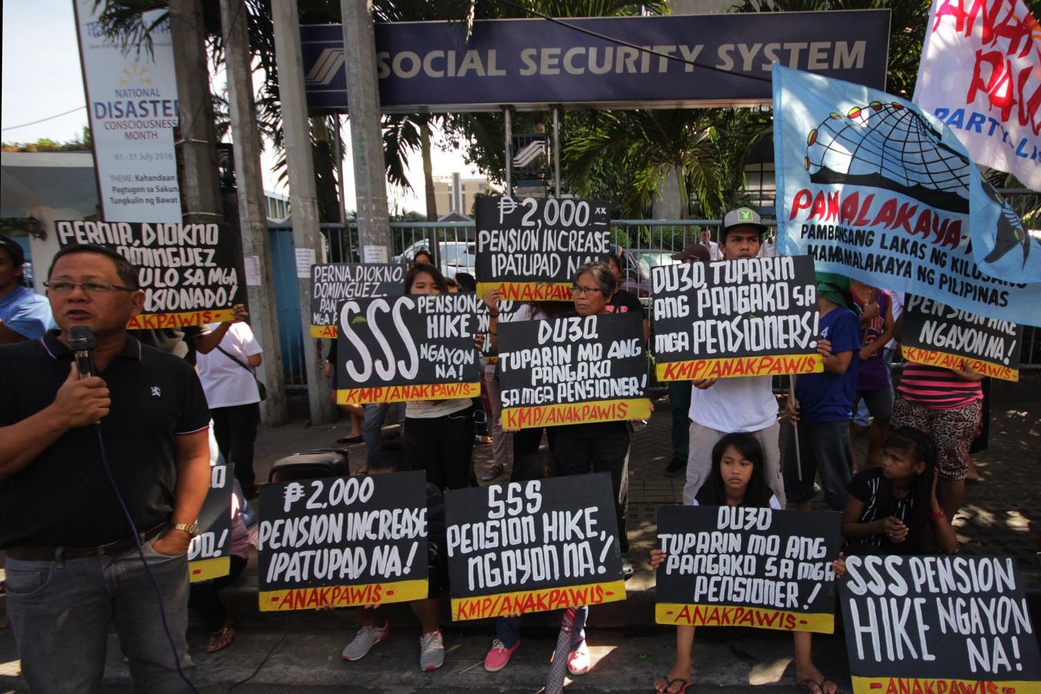 Palace OKs release of P1,000 additional SSS pension
