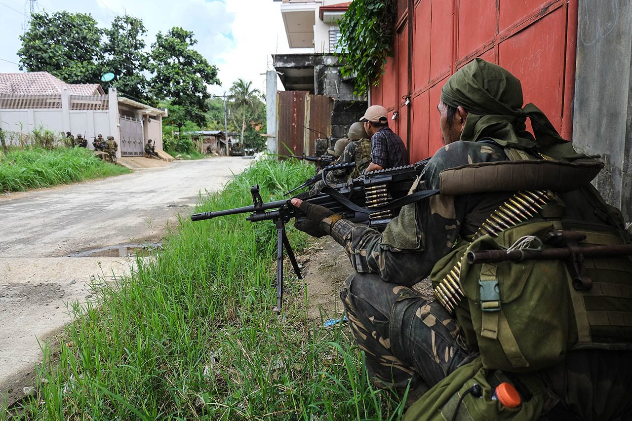 SWEEP. Scout Rangers guard Marawi's streets on the 3rd day of fighting with terrorists on May 25, 2017. File photo by Bobby Lagsa/Rappler 