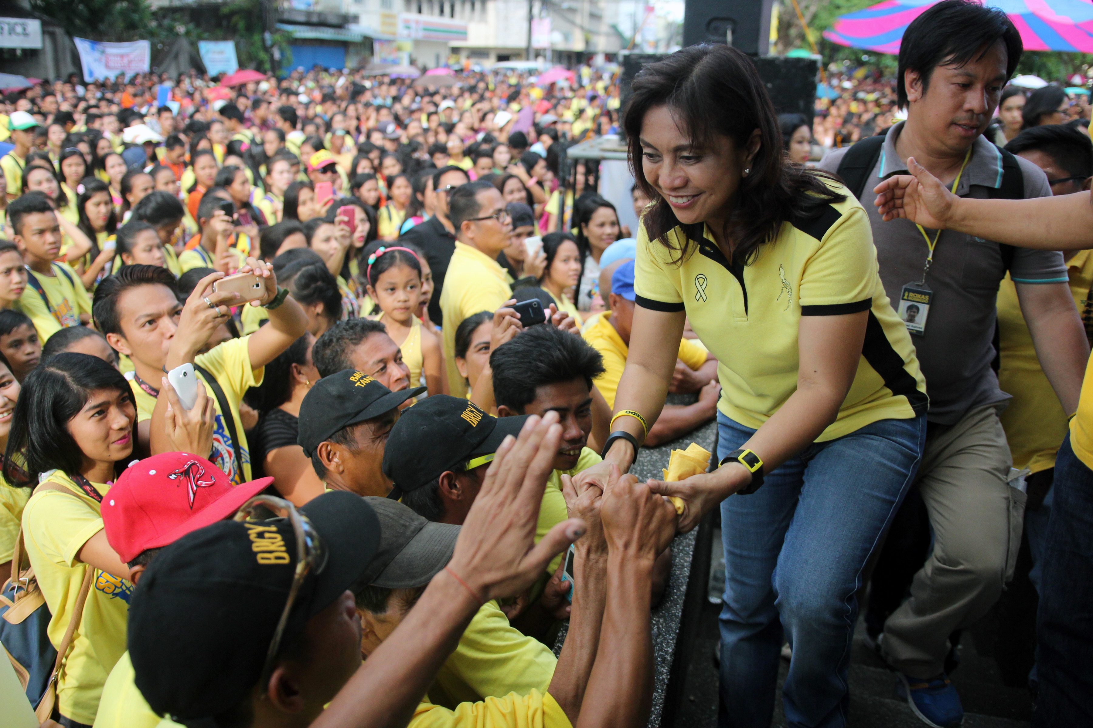 WOOING VOTERS. Leni Robredo on the campaign trail. File photo by Franz Lopez/Rappler 
