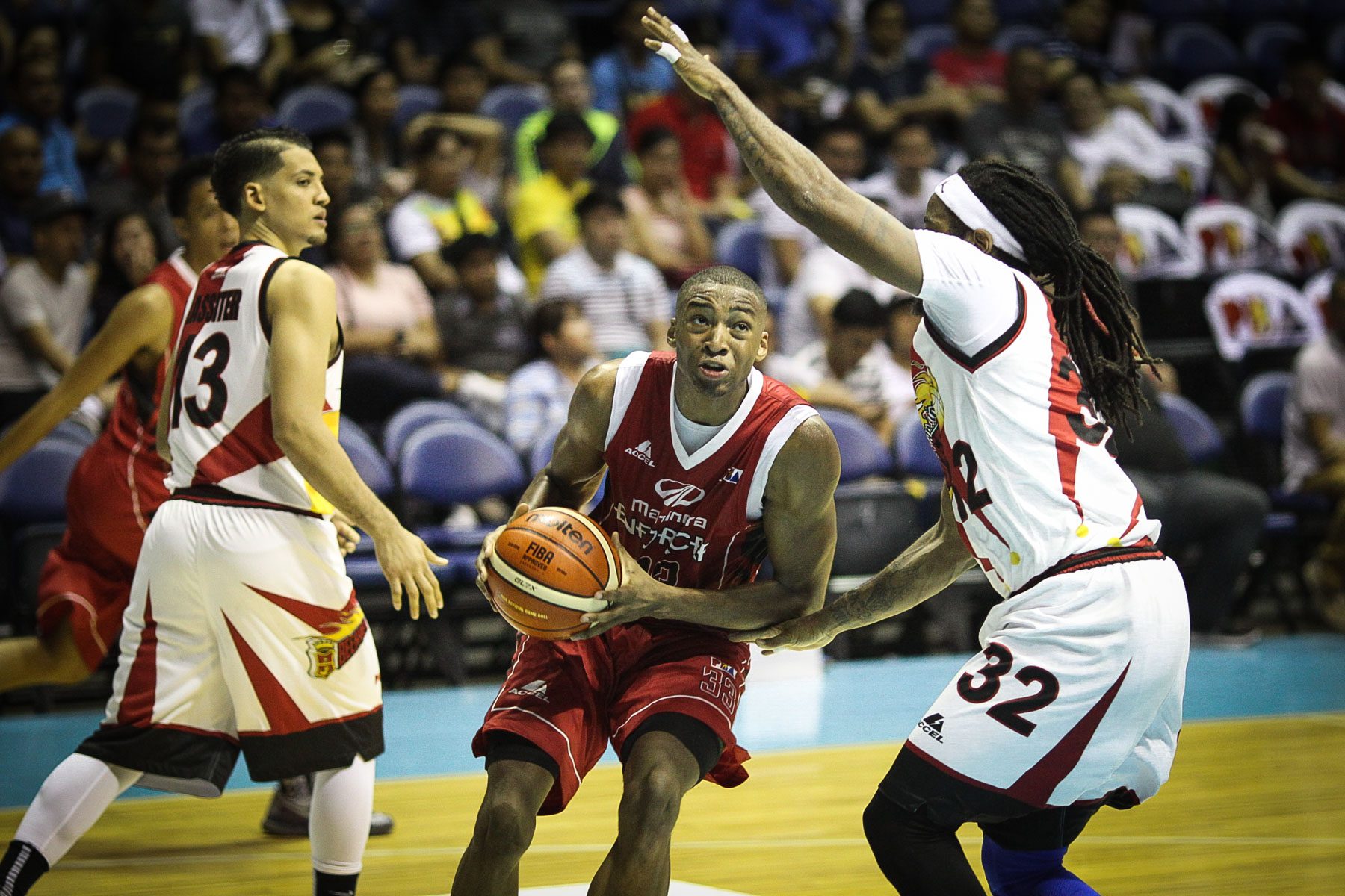 With Pacquiao watching, Mahindra outlasts San Miguel for 3-0 start