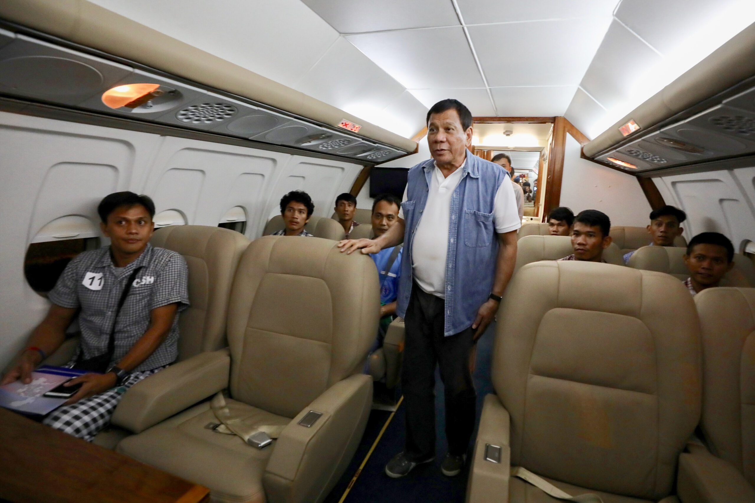 IN PHOTOS: Duterte gives wounded soldiers a lift on presidential plane