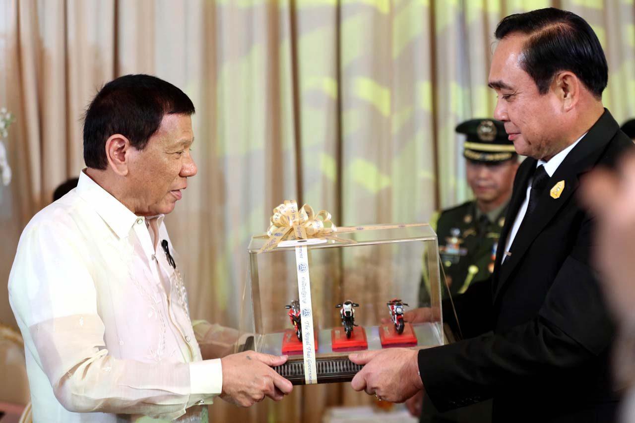 A GIFT. President Duterte receives a token from Thailand Prime Minister Prayut Chan-o-cha 
