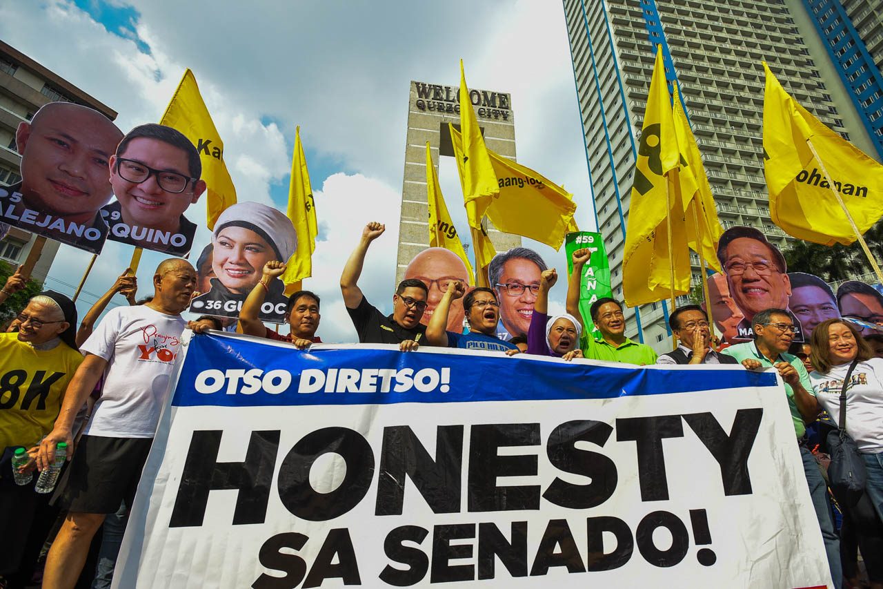 'HONESTY SA SENADO.' Otso Diretso bets Samira Gutoc, Erin Tañada, Romy Macalintal, and Chel Diokno hold up their campaign slogan during a rally on May 5, 2019 in Quezon City. Photo by Maria Tan/Rappler  