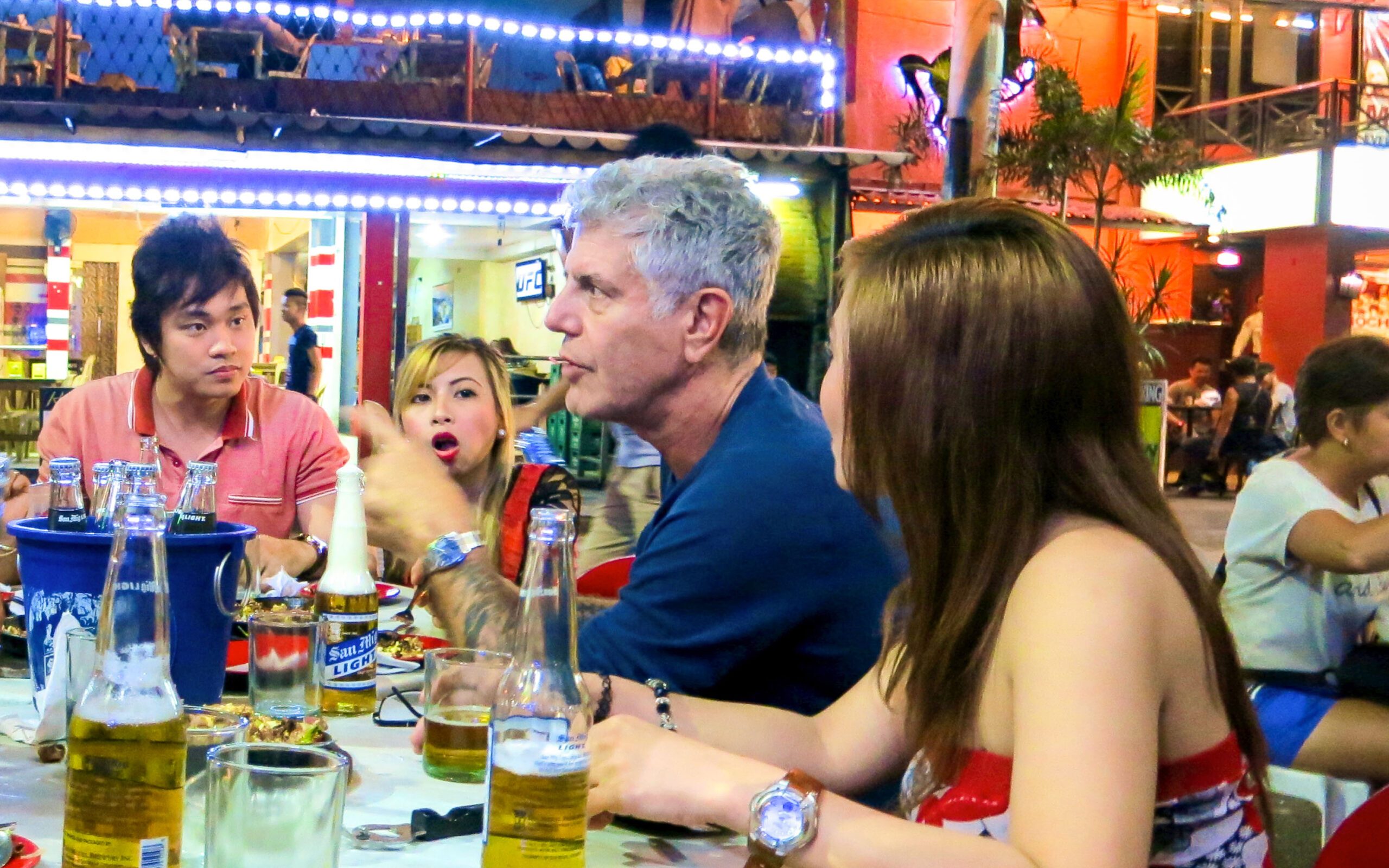 Anthony Bourdain shares experiences of Filipino culture