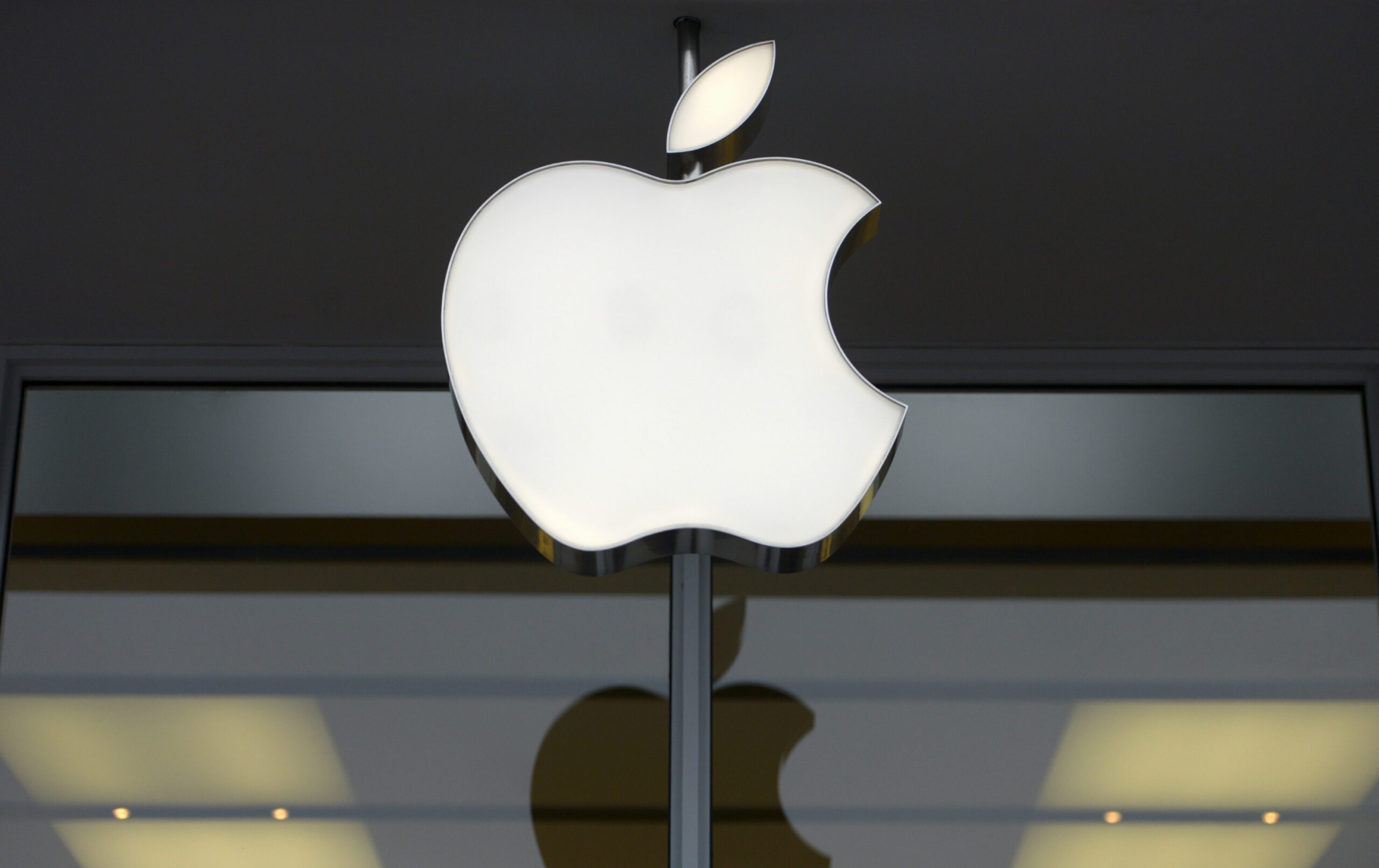 Apple ordered to pay more than $625M in patent case