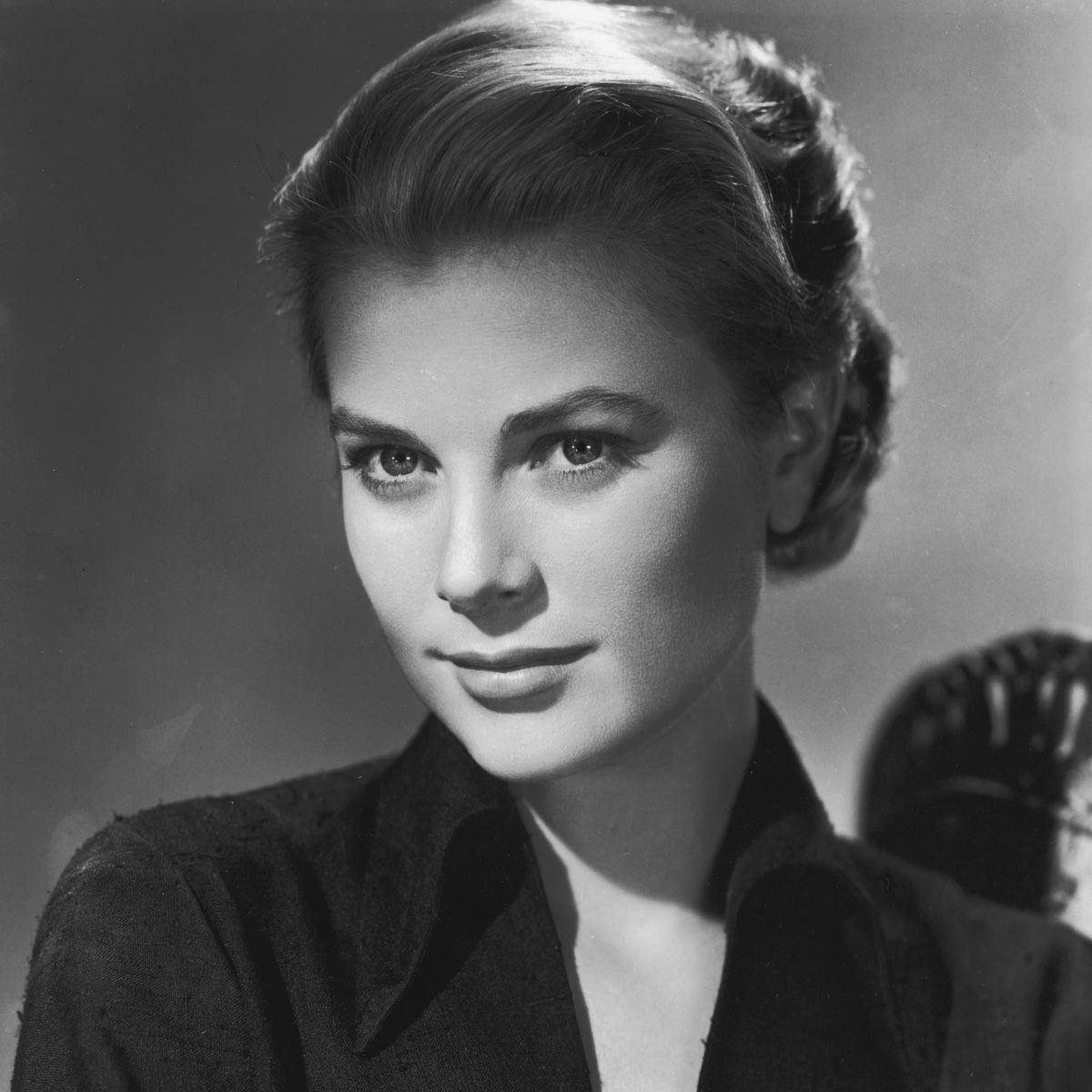 GRACE KELLY. The actress married Prince Rainier of Monaco. Photo from Facebook.com/tcmtv 