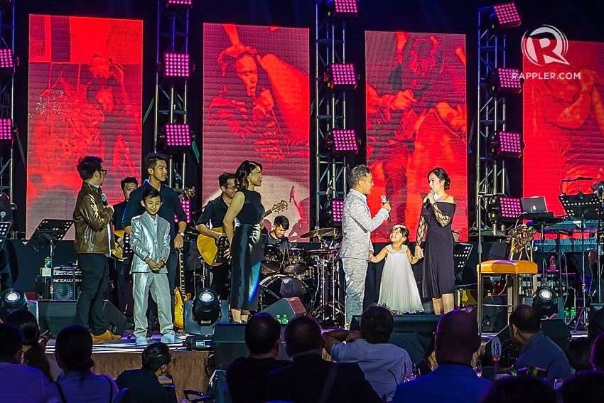 FAMILY MATTERS. Arnel is joined on stage by his family: his sons Matthew, Cherub, Angelo, singer Lani Misalucha, his daughter Thea, and his wife Cherry. Photo by Stephen Lavoie/ Rappler 