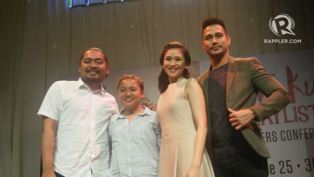 A GAME. Sarah and Piolo pose with director Dan Villegas and writer Antoinette Jadaone. Photo by Alexa Villano/Rappler  